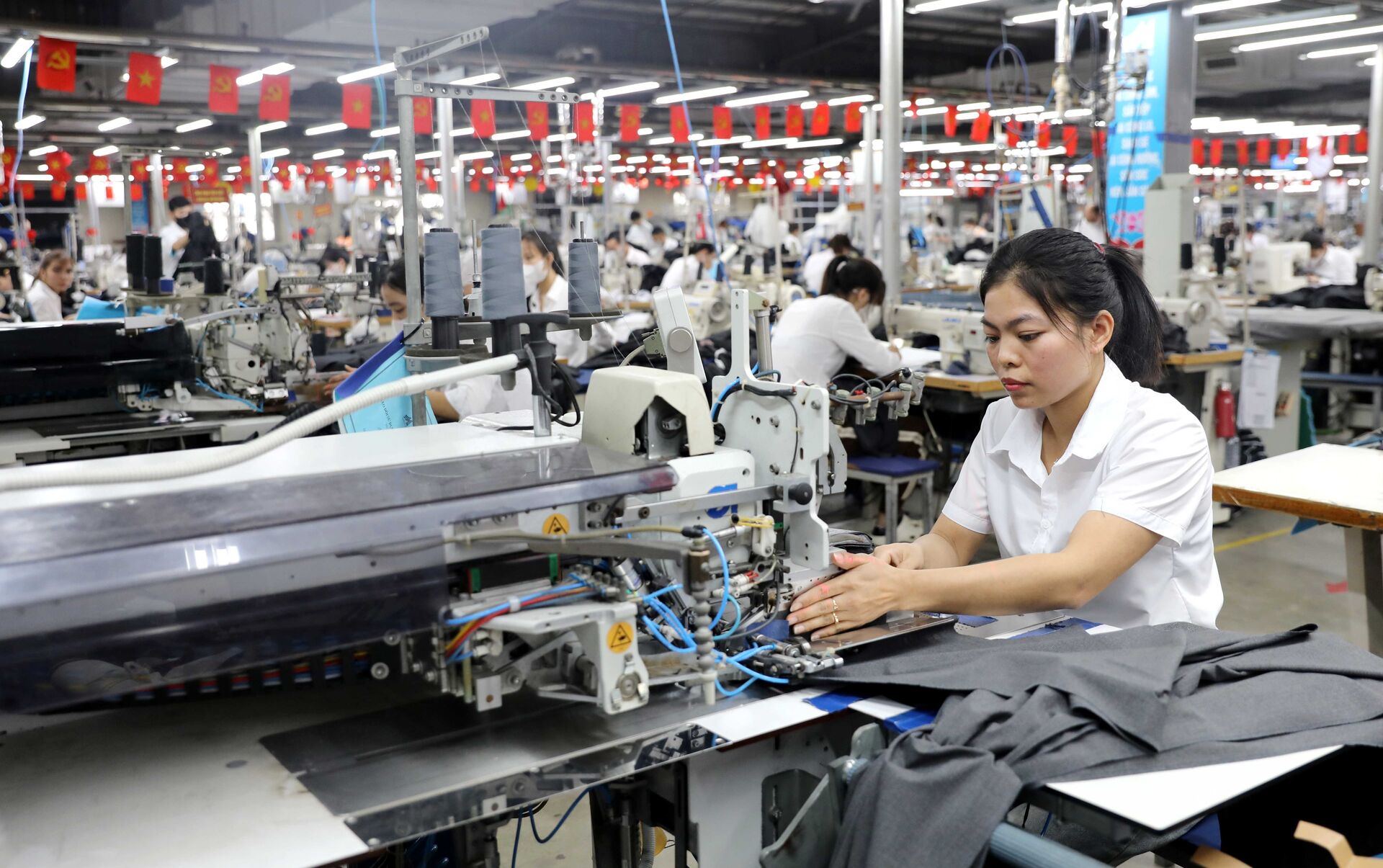 In the Hung Yen province's Hung Ha garment factory of Company No.10.