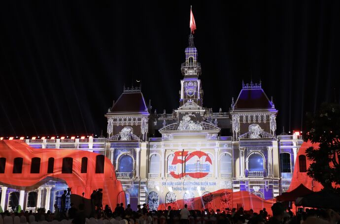 Célébration du 50<sup>e</sup> anniversaire de la réunification du pays