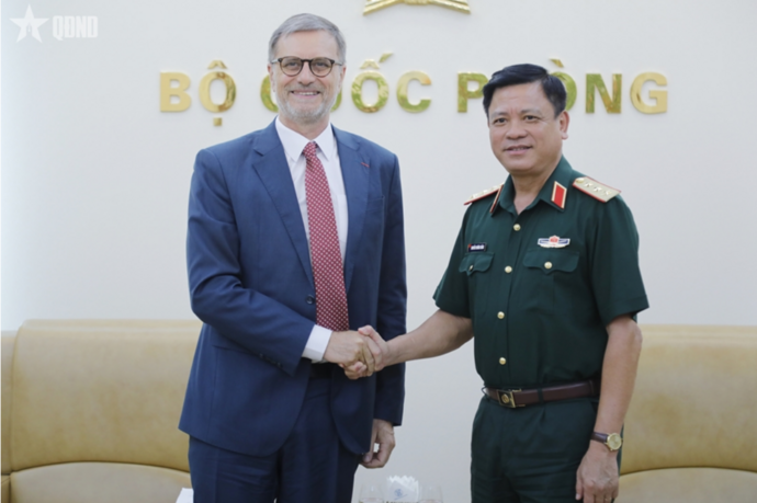 Défense : le Vietnam invité au salon Eurosatory en France