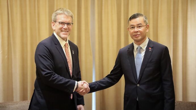 Vietnam Finance Ministry and US Firms Discuss Economic Ties