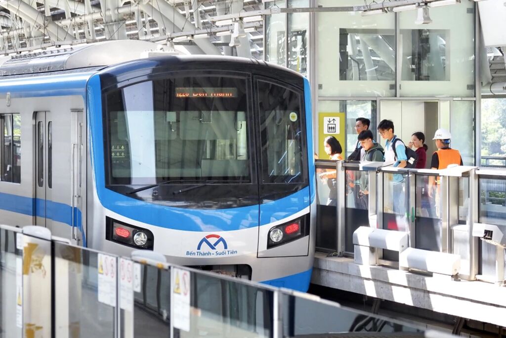 Avec un investissement de 43,7 billions de dôngs (1,72 milliard d'USD), la ligne de métro Bên Thành - Suôi Tiên s’étend sur 19,7 km et comprend 14 stations (Photo : VNA/CVN)