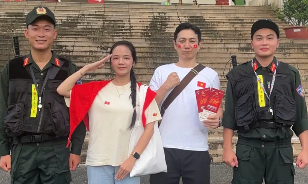 Kaneya Manabu (2e à droite). 