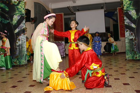 Spectacle "Tâm et Cám" de l’École Minh Đạo