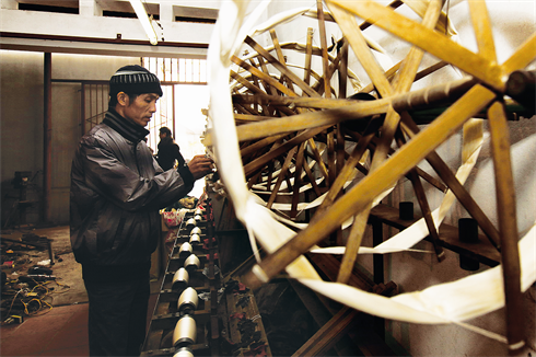 Les ateliers familiaux fonctionnent en circuit fermé, des matières premières aux produits finis.