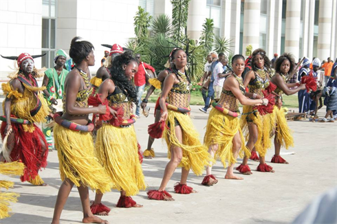 Au Village de la Francophonie, le spectacle est au rendez-vous.