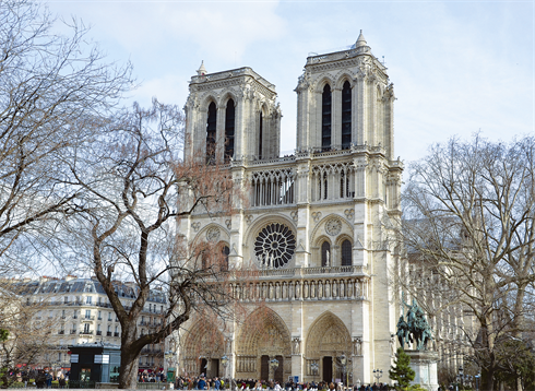 La Cathédrale Notre-Dame a été édifiée entre 1163 et 1345