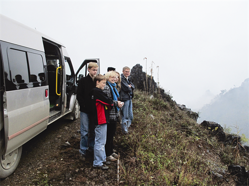 Le haut plateau karstique de Dông Van attire de plus en plus de touristes du monde entier.