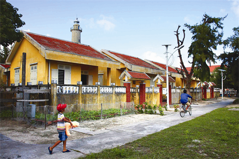     Les maisons vastes et confortables des insulaires.    