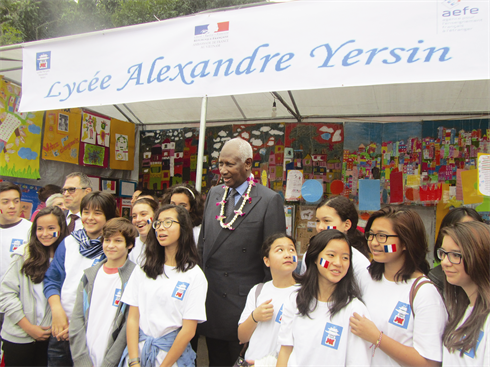 C’est un grand honneur pour les jeunes de rencontrer le secrétaire général de la Francophonie, Abdou Diouf. 