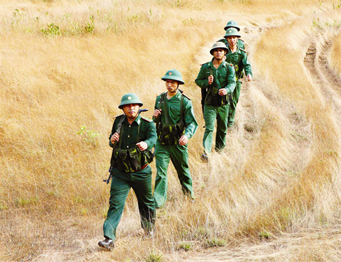 Des gardes-frontières en pleine patrouille.