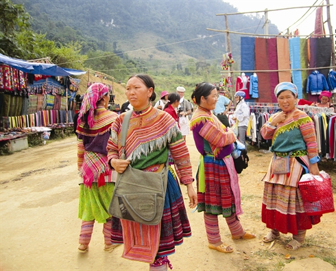 Les costumes traditionnels victimes de la modernite
